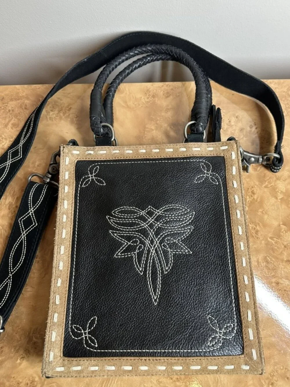 Idyllwind Black Leather & Suede Western Crossbody Tote Bag Embroidered Strap - Picture 3 of 9